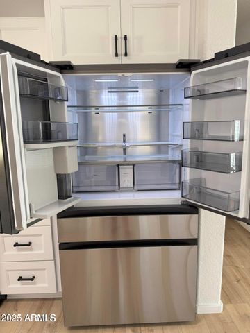 2233 E BEHREND Drive 29, Phoenix, AZ 85024