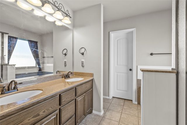 915 Sage Meadow Drive, Glenn Heights, TX 75154