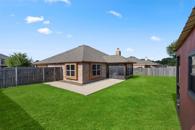 915 Sage Meadow Drive, Glenn Heights, TX 75154