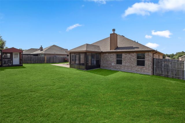 915 Sage Meadow Drive, Glenn Heights, TX 75154