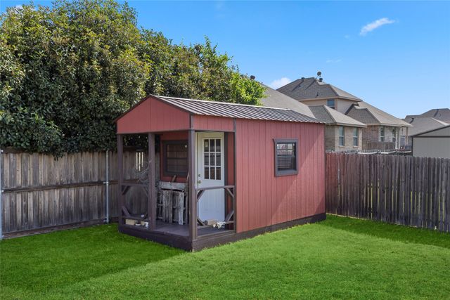 915 Sage Meadow Drive, Glenn Heights, TX 75154