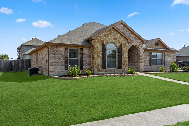 915 Sage Meadow Drive, Glenn Heights, TX 75154