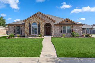 915 Sage Meadow Drive, Glenn Heights, TX 75154