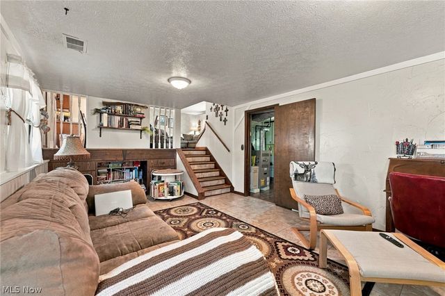 38233 Parkway Boulevard, Willoughby, OH 44094