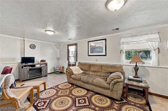 38233 Parkway Boulevard, Willoughby, OH 44094