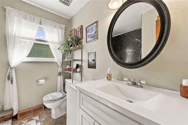 38233 Parkway Boulevard, Willoughby, OH 44094