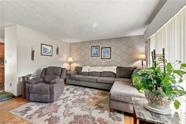 38233 Parkway Boulevard, Willoughby, OH 44094