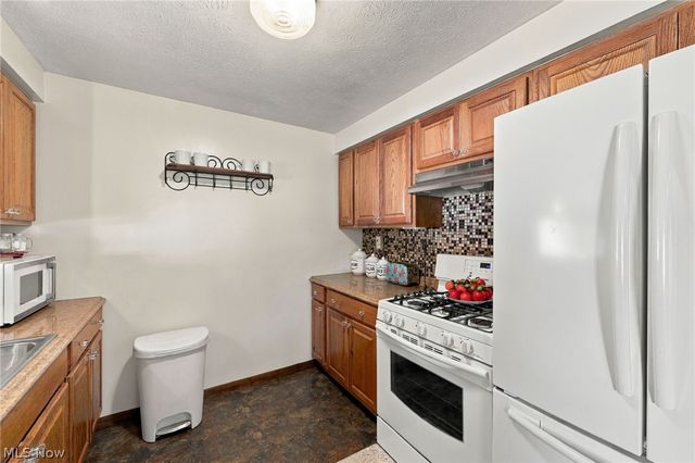 38233 Parkway Boulevard, Willoughby, OH 44094