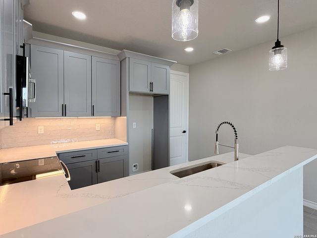 132 Camino Verde Ct, La Vernia, TX 78121