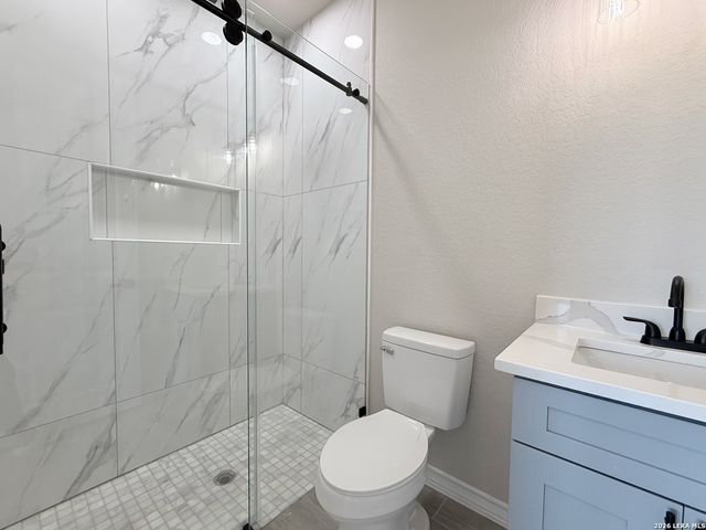 132 Camino Verde Ct, La Vernia, TX 78121