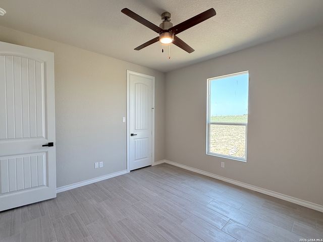 132 Camino Verde Ct, La Vernia, TX 78121