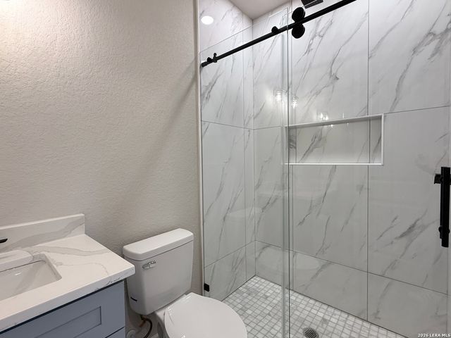 132 Camino Verde Ct, La Vernia, TX 78121