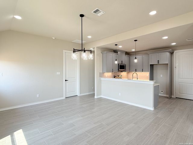 132 Camino Verde Ct, La Vernia, TX 78121