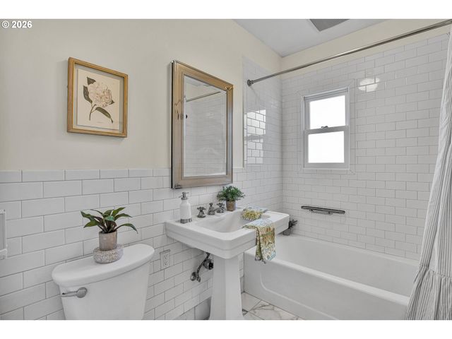 3967 Ne 37TH Ave, Portland, OR 97212