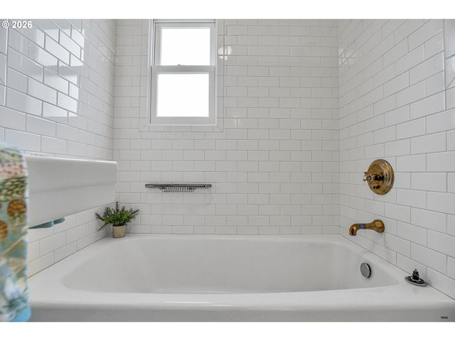 3967 Ne 37TH Ave, Portland, OR 97212