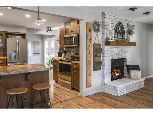 16784 LIVESAY Rd, Oregon City, OR 97045