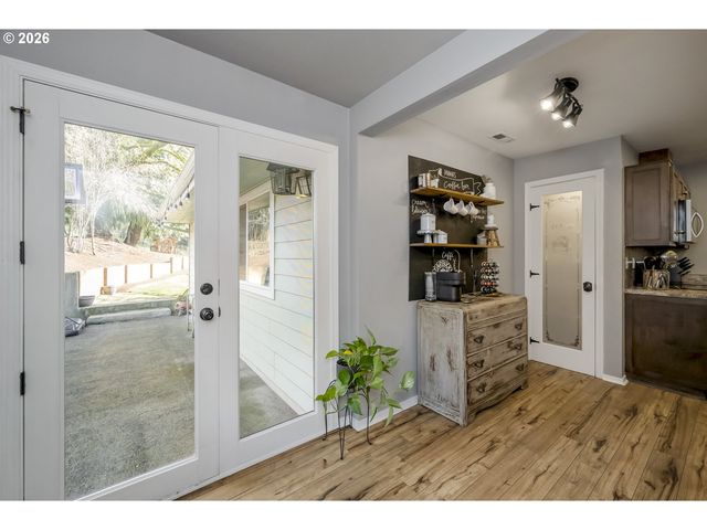 16784 LIVESAY Rd, Oregon City, OR 97045