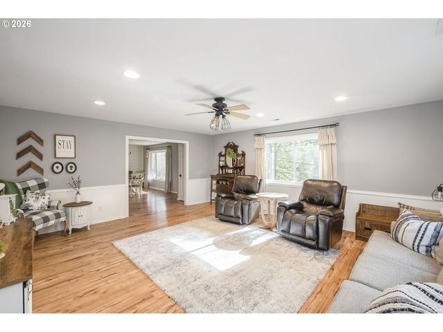 16784 LIVESAY Rd, Oregon City, OR 97045