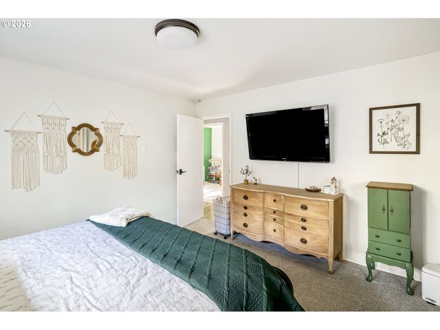 16784 LIVESAY Rd, Oregon City, OR 97045