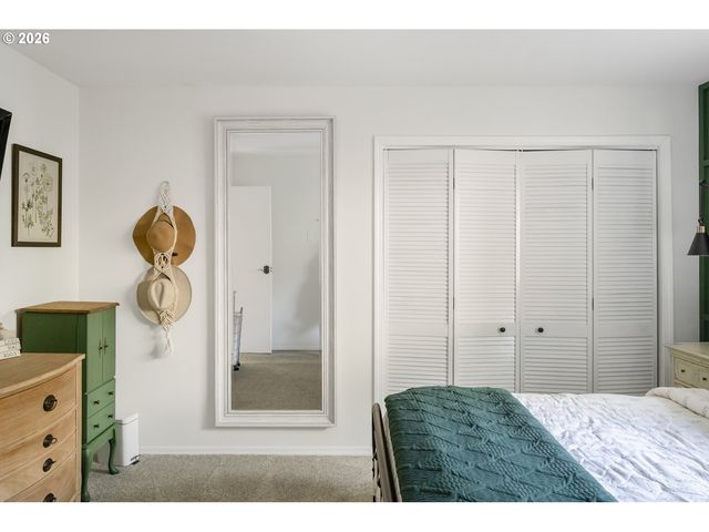 16784 LIVESAY Rd, Oregon City, OR 97045