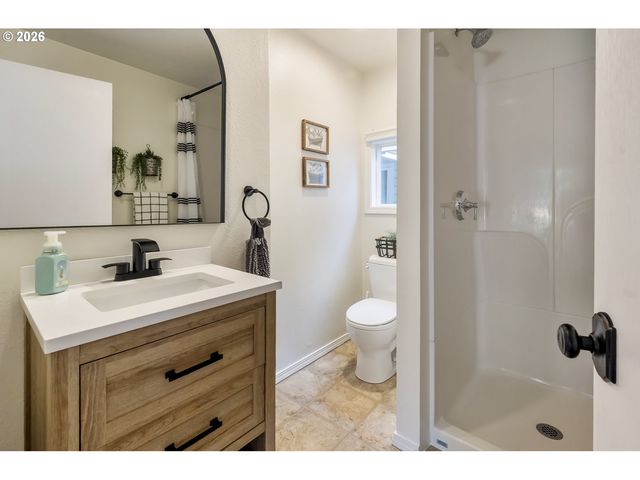 16784 LIVESAY Rd, Oregon City, OR 97045