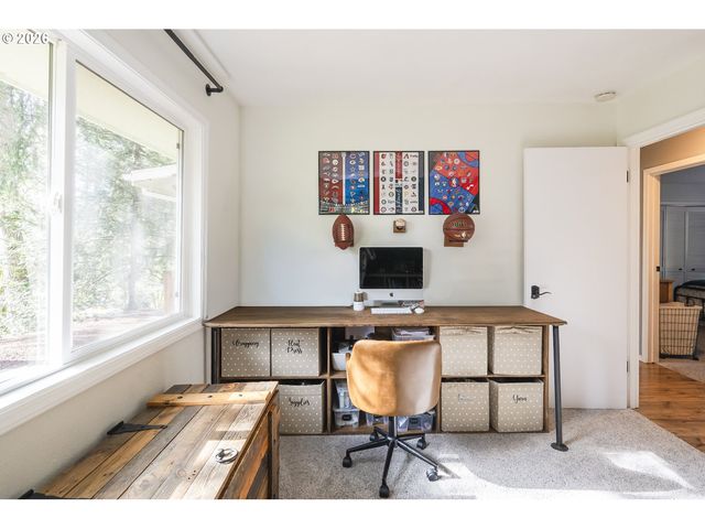 16784 LIVESAY Rd, Oregon City, OR 97045