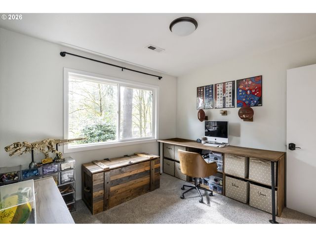 16784 LIVESAY Rd, Oregon City, OR 97045