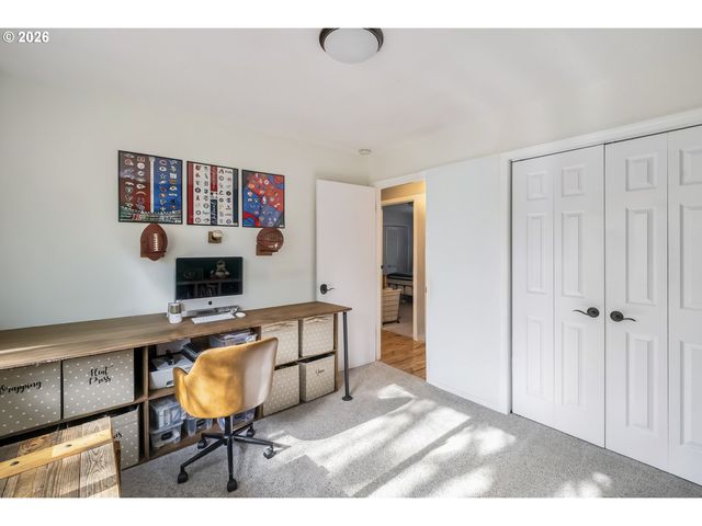 16784 LIVESAY Rd, Oregon City, OR 97045