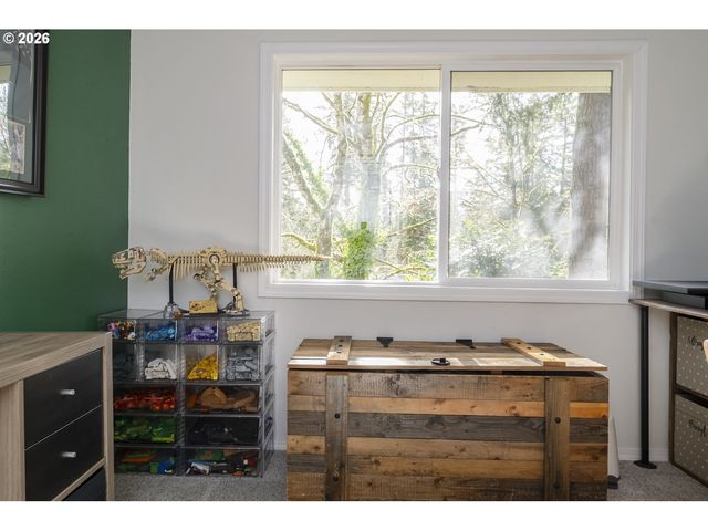 16784 LIVESAY Rd, Oregon City, OR 97045