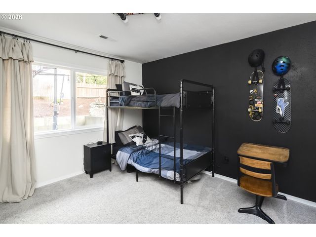 16784 LIVESAY Rd, Oregon City, OR 97045