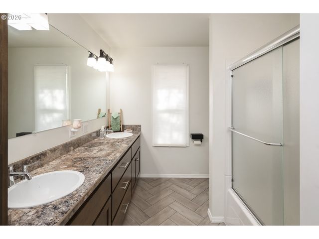 16784 LIVESAY Rd, Oregon City, OR 97045