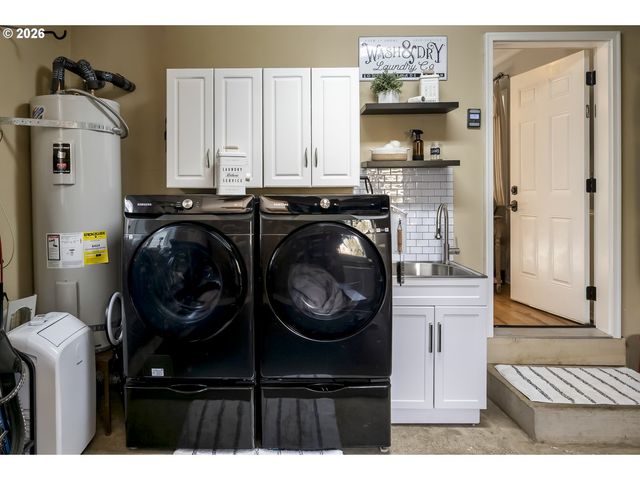 16784 LIVESAY Rd, Oregon City, OR 97045