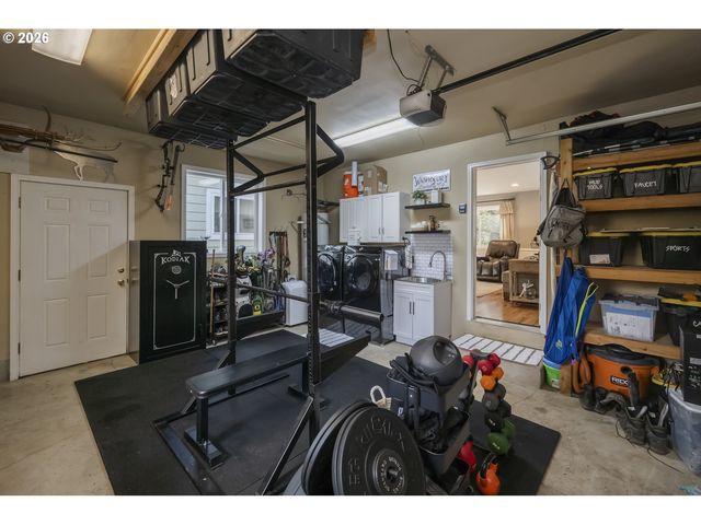 16784 LIVESAY Rd, Oregon City, OR 97045