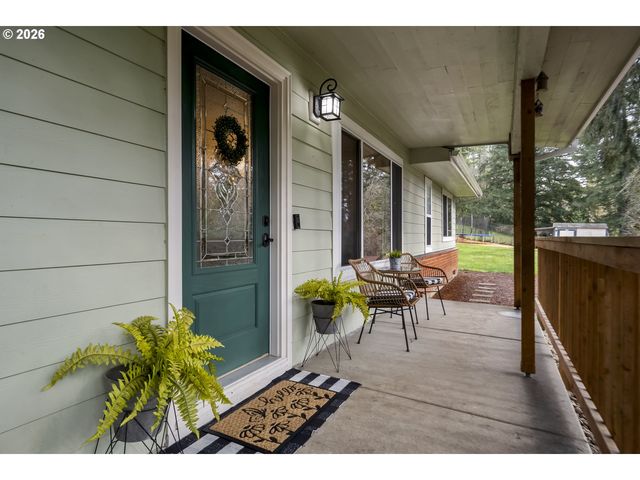 16784 LIVESAY Rd, Oregon City, OR 97045