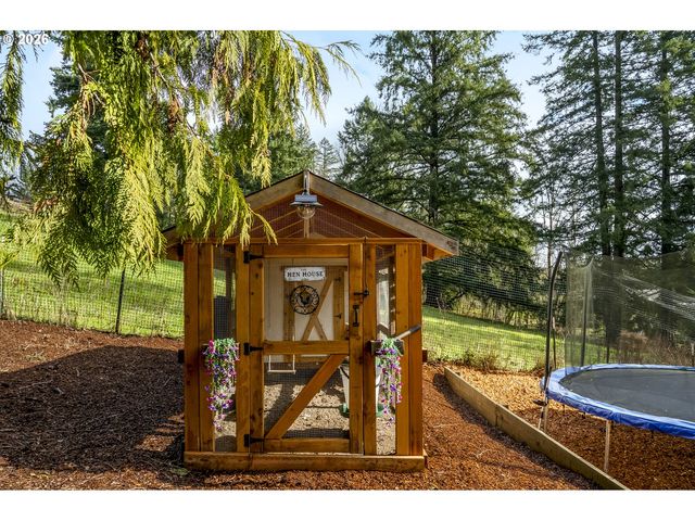 16784 LIVESAY Rd, Oregon City, OR 97045