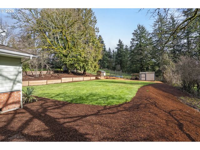 16784 LIVESAY Rd, Oregon City, OR 97045