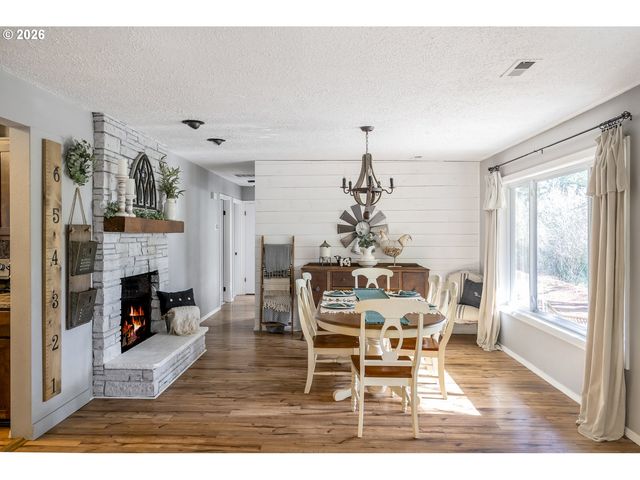 16784 LIVESAY Rd, Oregon City, OR 97045