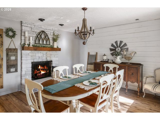 16784 LIVESAY Rd, Oregon City, OR 97045