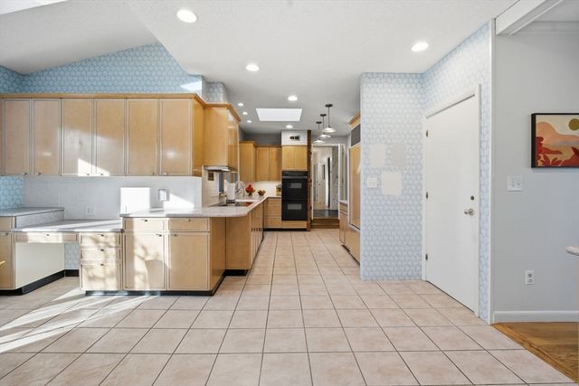 67 Shady Side Dr, Longmeadow, MA 01106