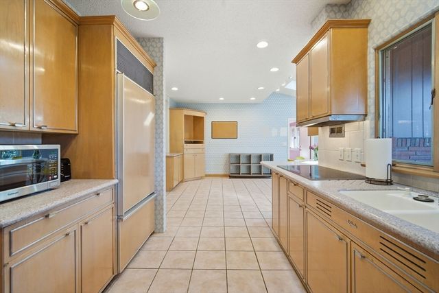 67 Shady Side Dr, Longmeadow, MA 01106