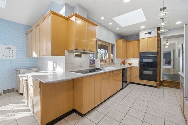 67 Shady Side Dr, Longmeadow, MA 01106