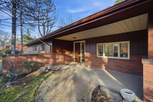 67 Shady Side Dr, Longmeadow, MA 01106