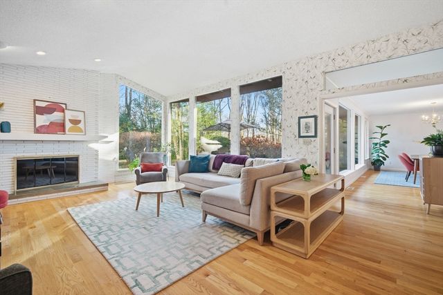 67 Shady Side Dr, Longmeadow, MA 01106