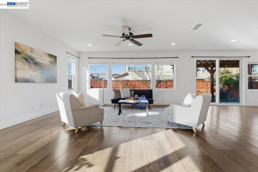 Image 3 of property listing at 2481 Azalea Ave, Tracy, CA 95376