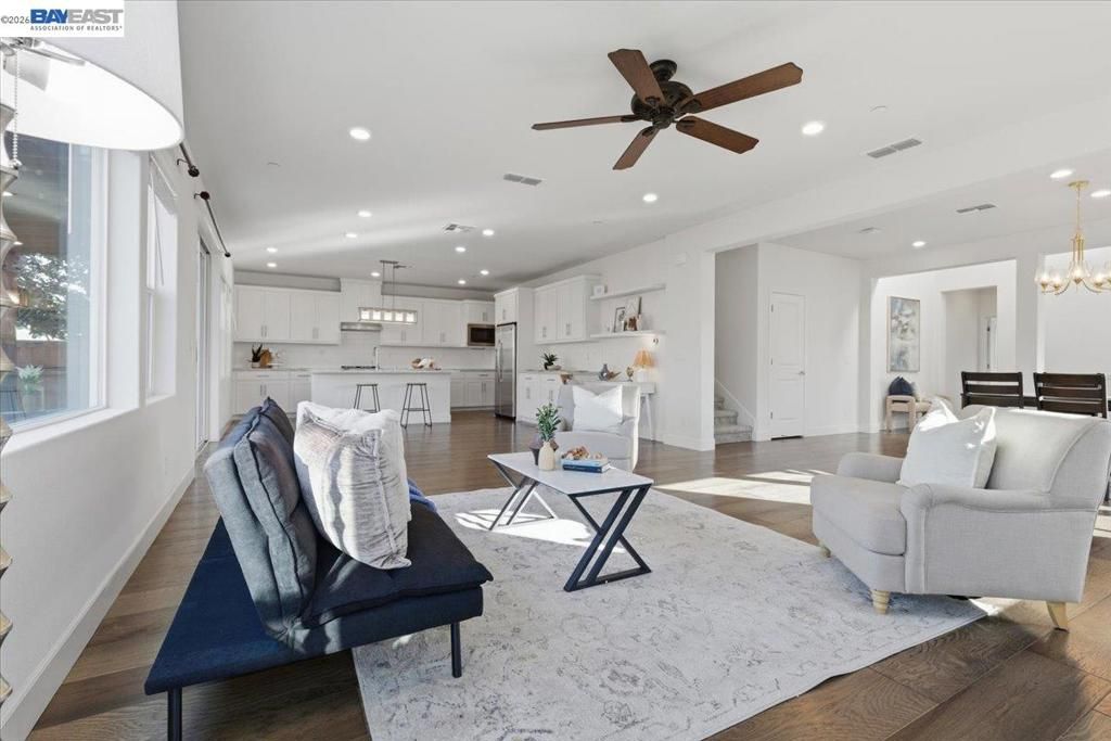 Image 4 of property listing at 2481 Azalea Ave, Tracy, CA 95376