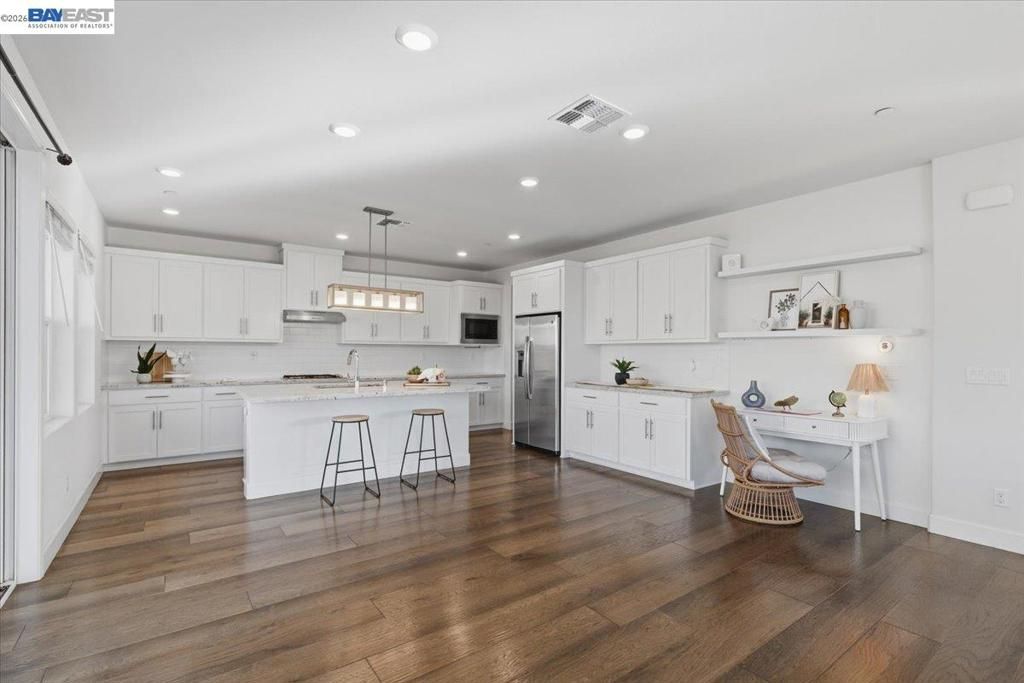 Image 5 of property listing at 2481 Azalea Ave, Tracy, CA 95376