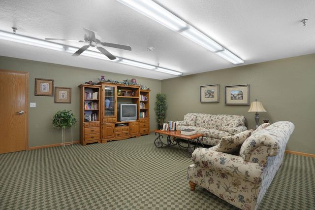 4305 Autumn Ridge Rd Unit 214, Cedar Falls, IA 50613