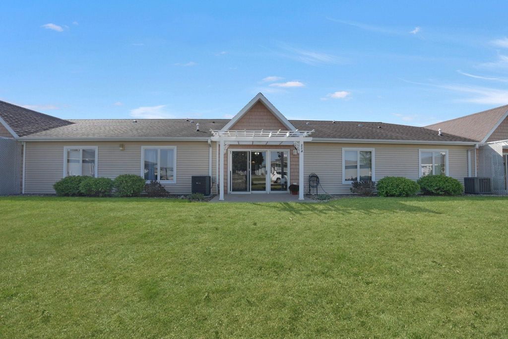 4305 Autumn Ridge Rd Unit 214, Cedar Falls, IA 50613