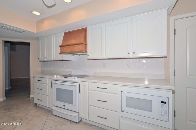 10533 W PINEAIRE Drive, Sun City, AZ 85351