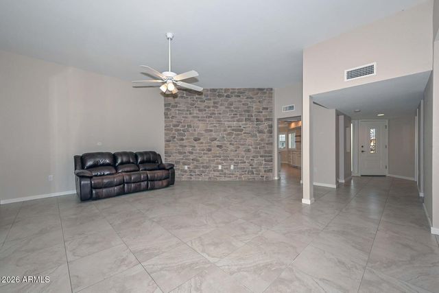 10533 W PINEAIRE Drive, Sun City, AZ 85351